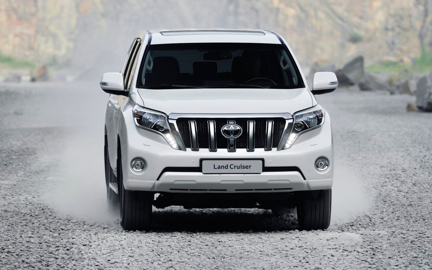 Comparison - Toyota Land Cruiser Prado GX 2017 - vs - Volkswagen ...